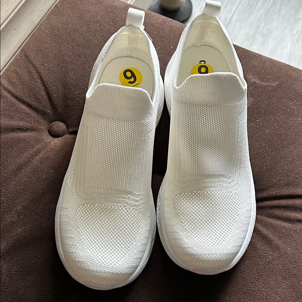 Cushionaire Dorsy Memory Foam White Slip-On Women's Sneakers Sz 9 - Picture 2 of 9